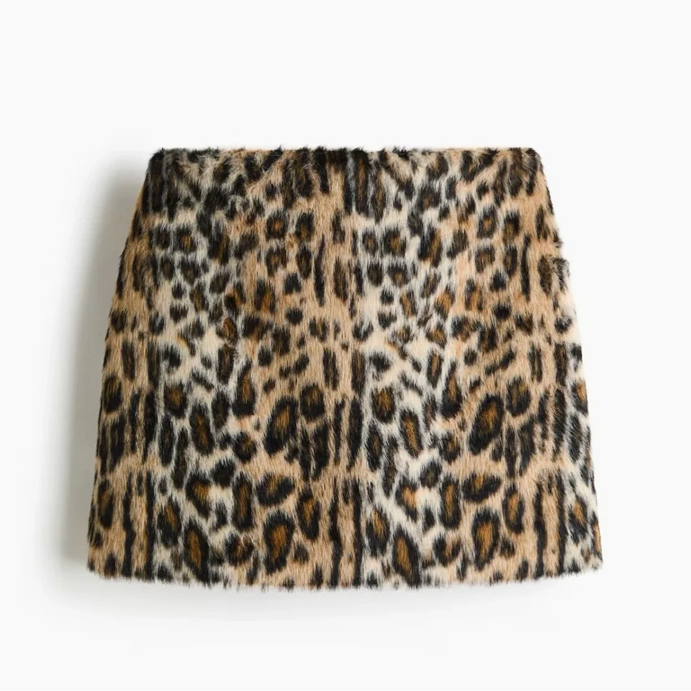 NWT H&M FUZZY LEOPARD PRINT MINI SKIRT